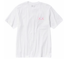 Afbeelding in Gallery-weergave laden, KAWS x Uniqlo UT Short Sleeve Graphic T-shirt (Asia Sizing)