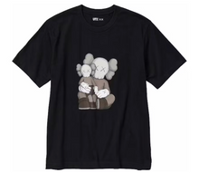 Afbeelding in Gallery-weergave laden, KAWS x Uniqlo UT Short Sleeve Graphic T-shirt (Asia Sizing)
