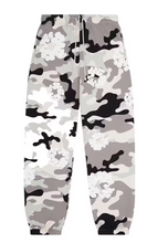 Afbeelding in Gallery-weergave laden, Denim Tears The Cotton Wreath Sweatpant White Camo
