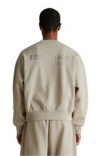 Afbeelding in Gallery-weergave laden, Fear of God ESSENTIALS Timber Classic Fleece Crew Neck Sweatshirt
