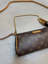 Load image into Gallery viewer, Louis Vuitton Eva Kelly (like new)
