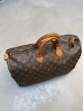 Load image into Gallery viewer, Louis Vuitton Speedy 40
