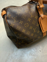 Load image into Gallery viewer, Louis Vuitton Keepall 45L (Good condition)

