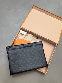 Louis Vuitton Men Bag (Like New)