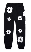Load image into Gallery viewer, Denim Tears The Cotton Wreath Sweatpants Black
