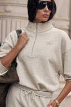 Load image into Gallery viewer, Alo Yoga Accolade Crew Neck Pullover Brown

