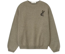 Afbeelding in Gallery-weergave laden, Fear of God Essentials Embroidered Waffle Crewneck Sweater Homestead Heather
