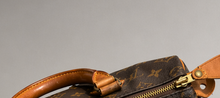 Load image into Gallery viewer, Louis Vuitton Speedy 25
